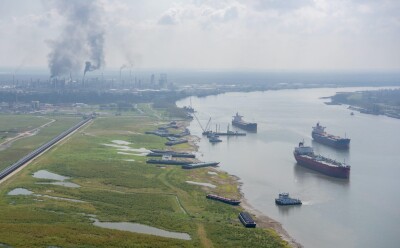 Climate Change Puts Nearly All Major Ports at Risk, Report Finds